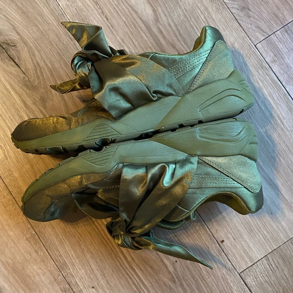Puma x Fenty Green Bow Sneakers - Picture 5 of 8